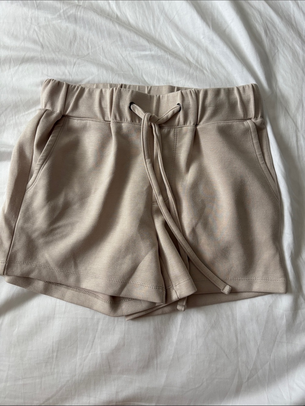 Cable & Gauge Women's Shorts in Taupe